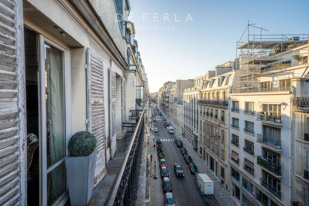 Appartement à PARIS-8E