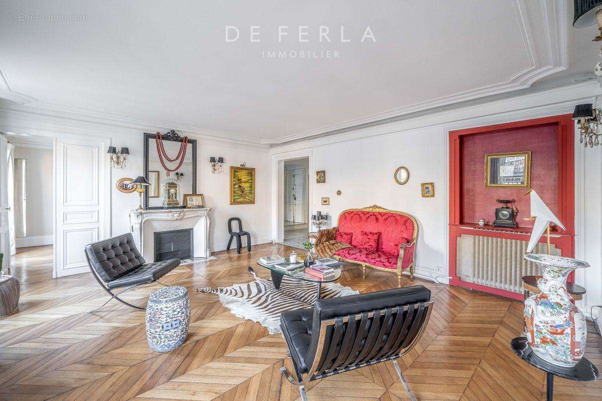 Appartement à PARIS-8E