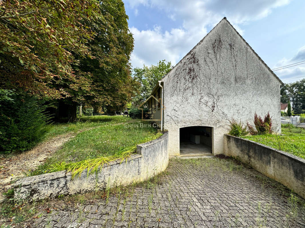 Maison à L&#039;ISLE-SUR-SEREIN