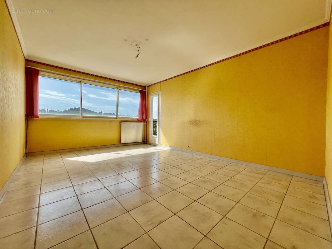 Appartement à VILLENEUVE-LES-AVIGNON