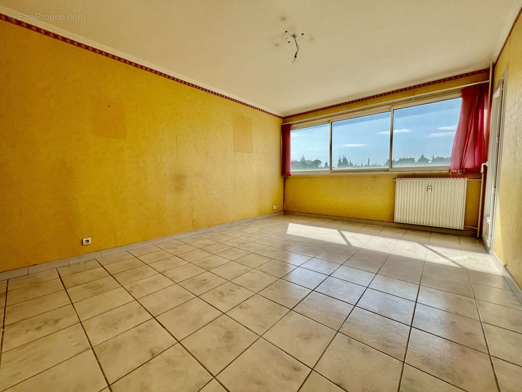 Appartement à VILLENEUVE-LES-AVIGNON