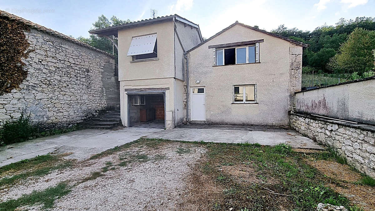 Maison à MONTAIGU-DE-QUERCY