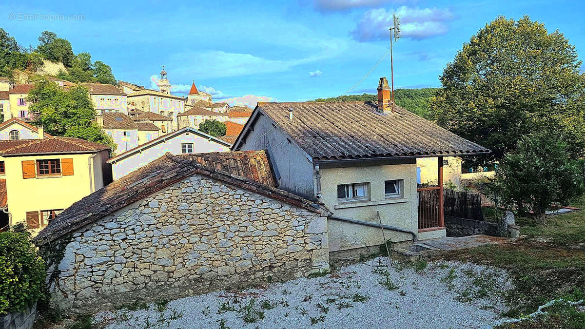 Maison à MONTAIGU-DE-QUERCY