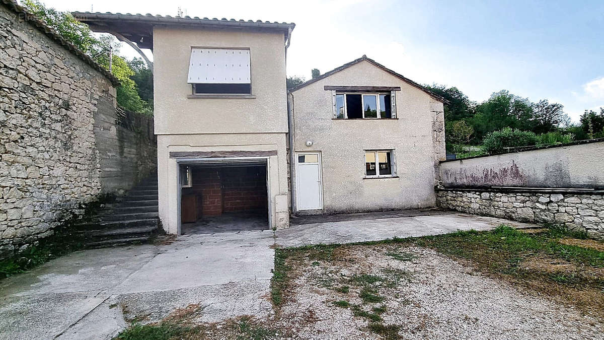 Maison à MONTAIGU-DE-QUERCY