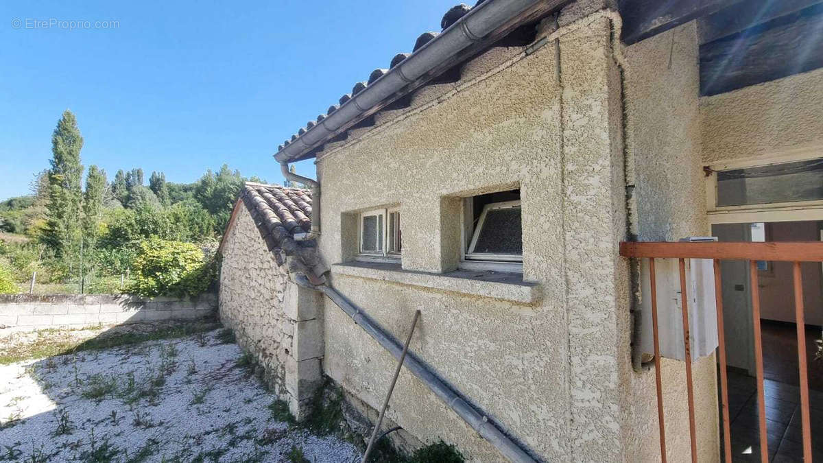 Maison à MONTAIGU-DE-QUERCY