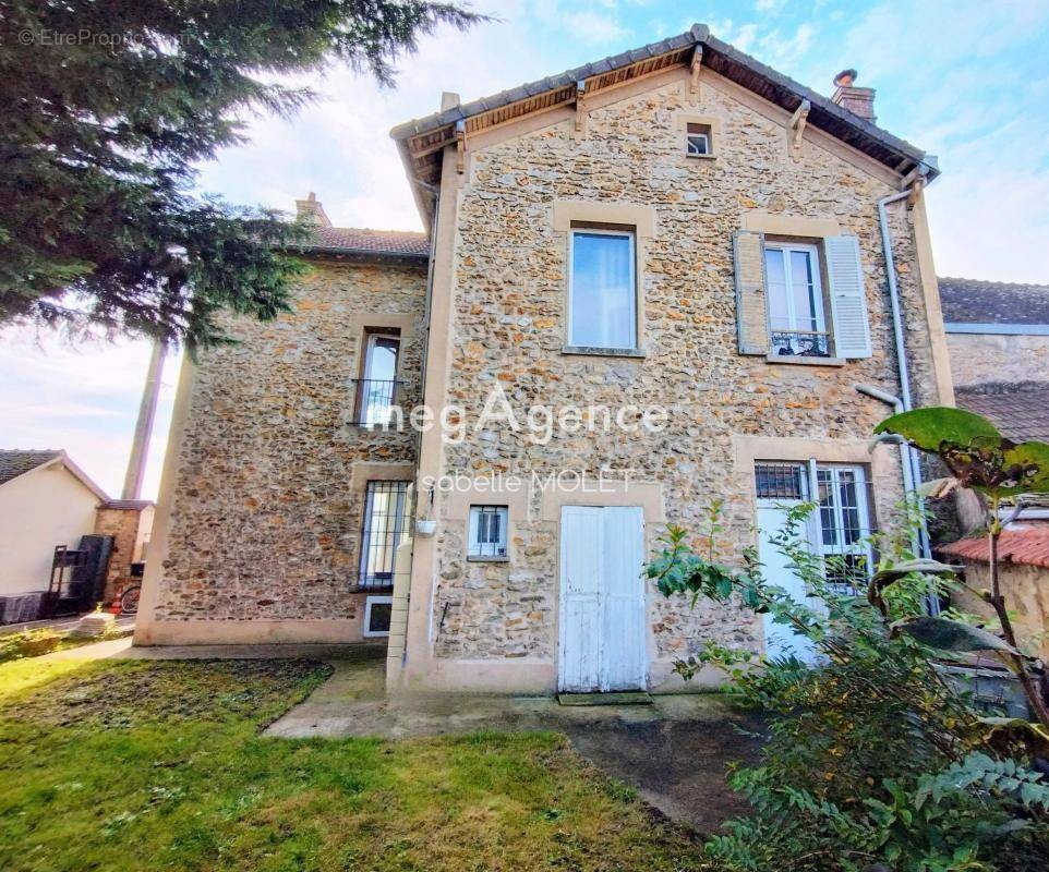 Maison à LE CHATELET-EN-BRIE