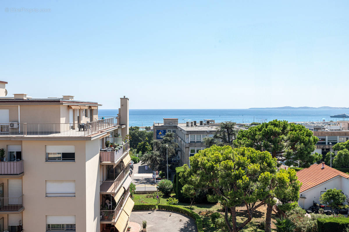 Appartement à SAINT-LAURENT-DU-VAR