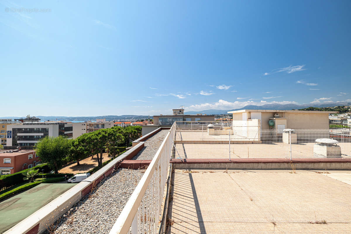 Appartement à SAINT-LAURENT-DU-VAR