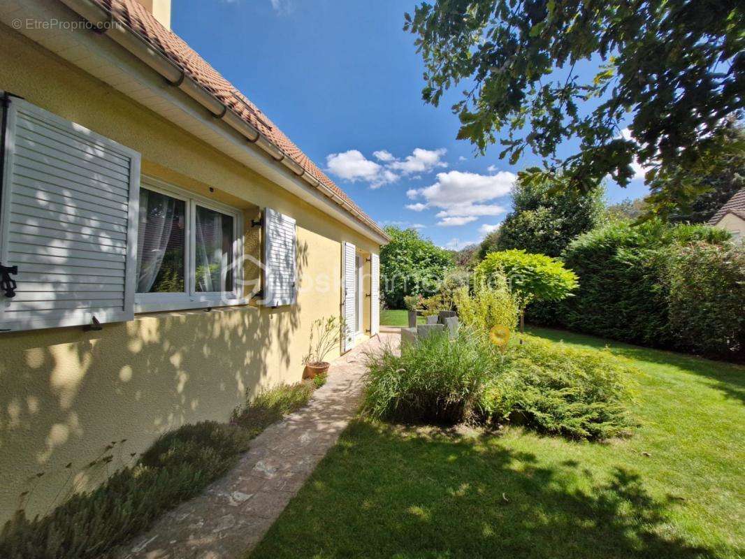 Maison à COURCOURONNES