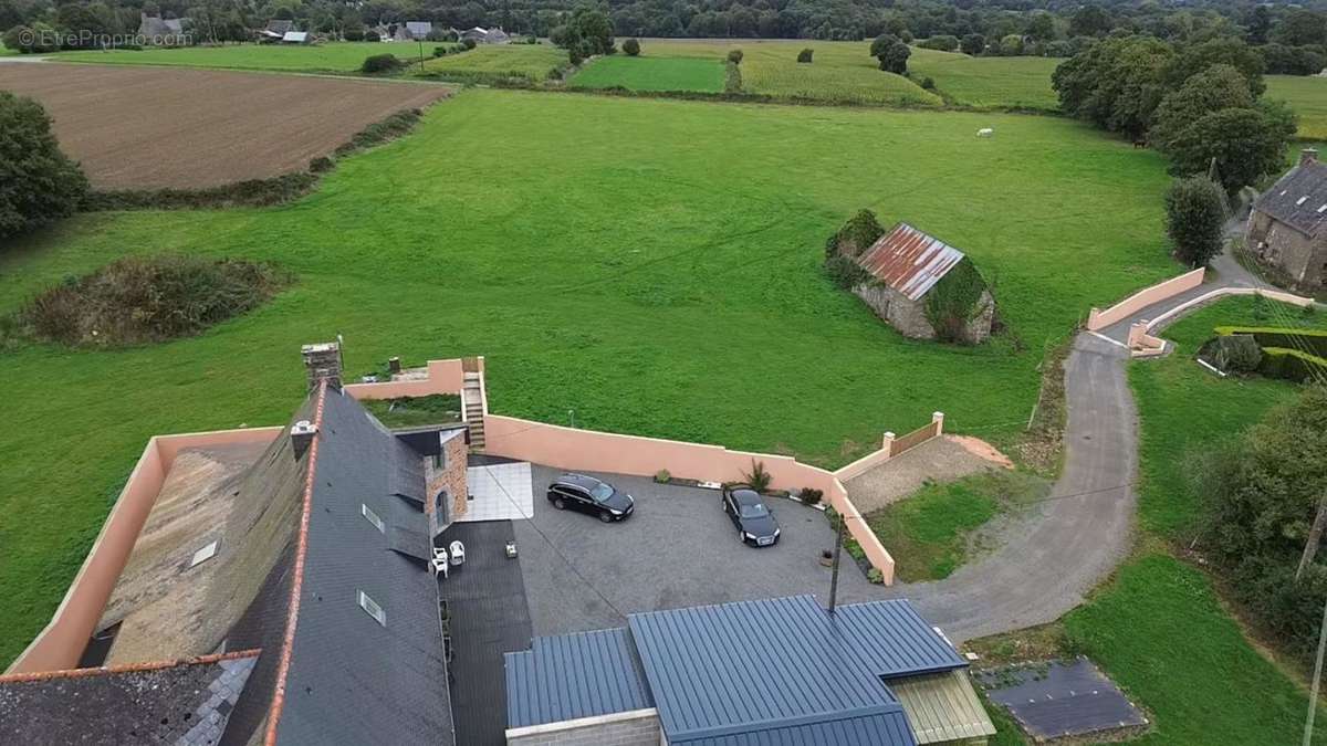 Maison à BAZOUGES-LA-PEROUSE