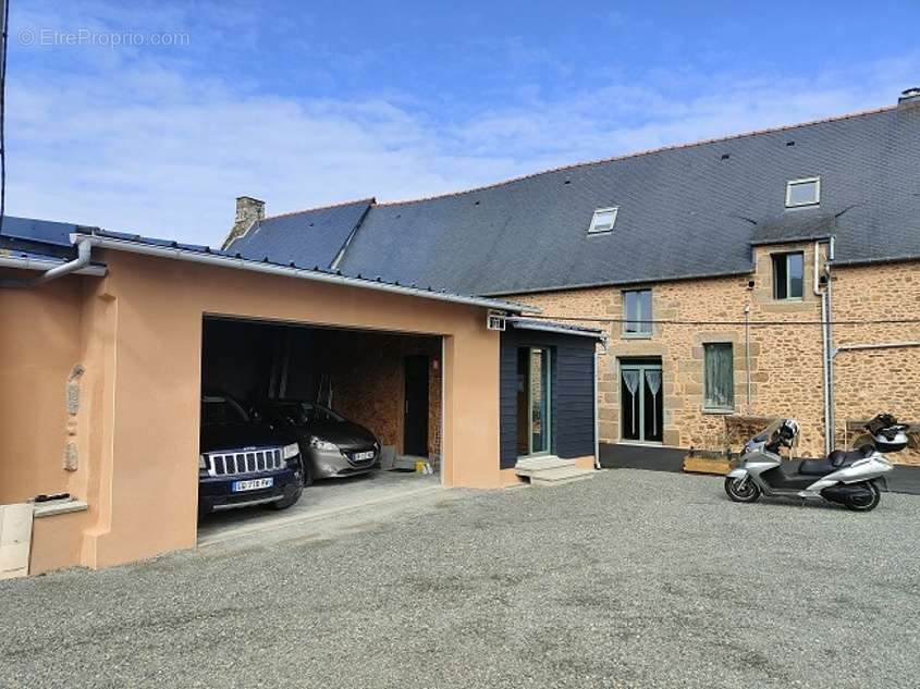 Maison à BAZOUGES-LA-PEROUSE