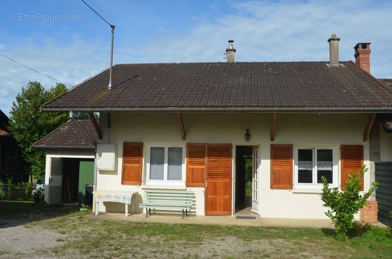 Maison à DOMMARTIN-LES-CUISEAUX