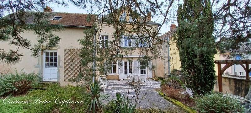 Maison à SAINT-BONNET-DE-JOUX