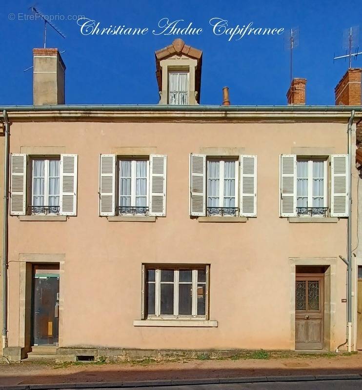 Maison à CHAROLLES