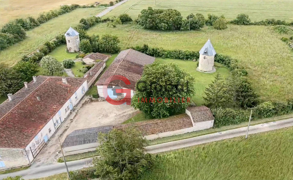 Maison à SAINT-HILAIRE-LA-PALUD