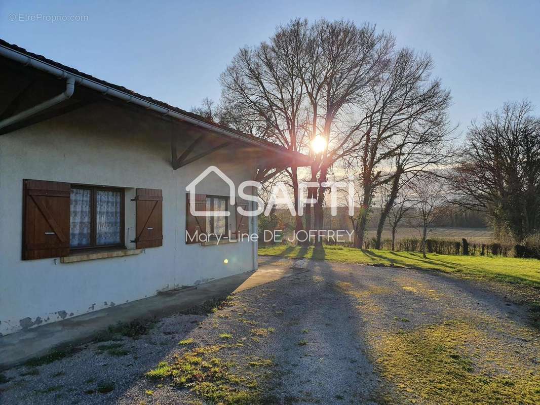 Photo 2 - Maison à VARENNES-SAINT-SAUVEUR