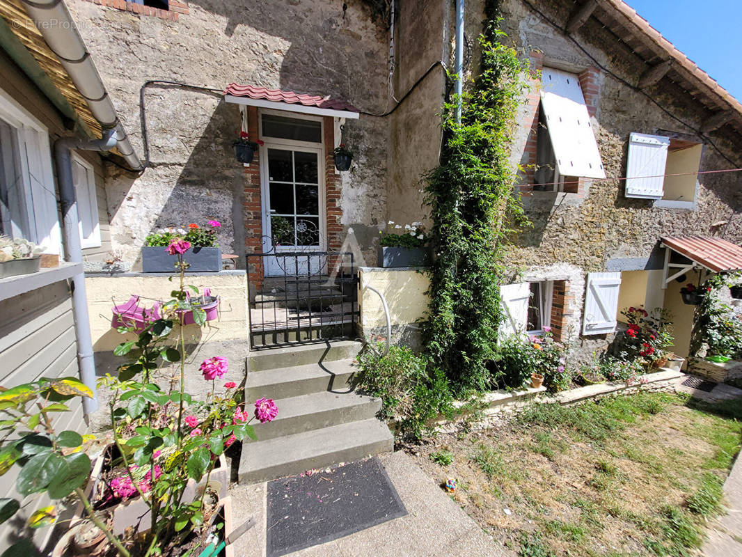 Maison à SAINT-VINCENT-STERLANGES