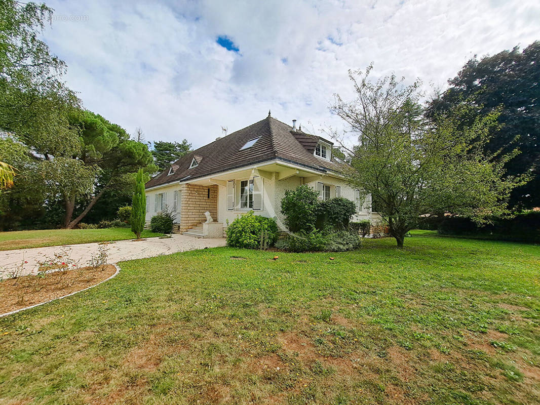 Maison à LES HERBIERS