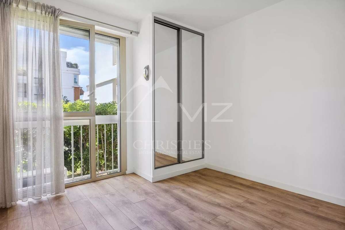 Appartement à MANDELIEU-LA-NAPOULE