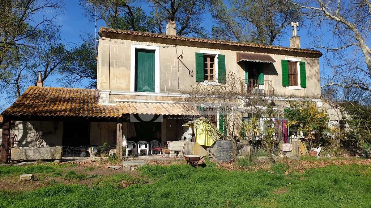 Maison à FONTVIEILLE