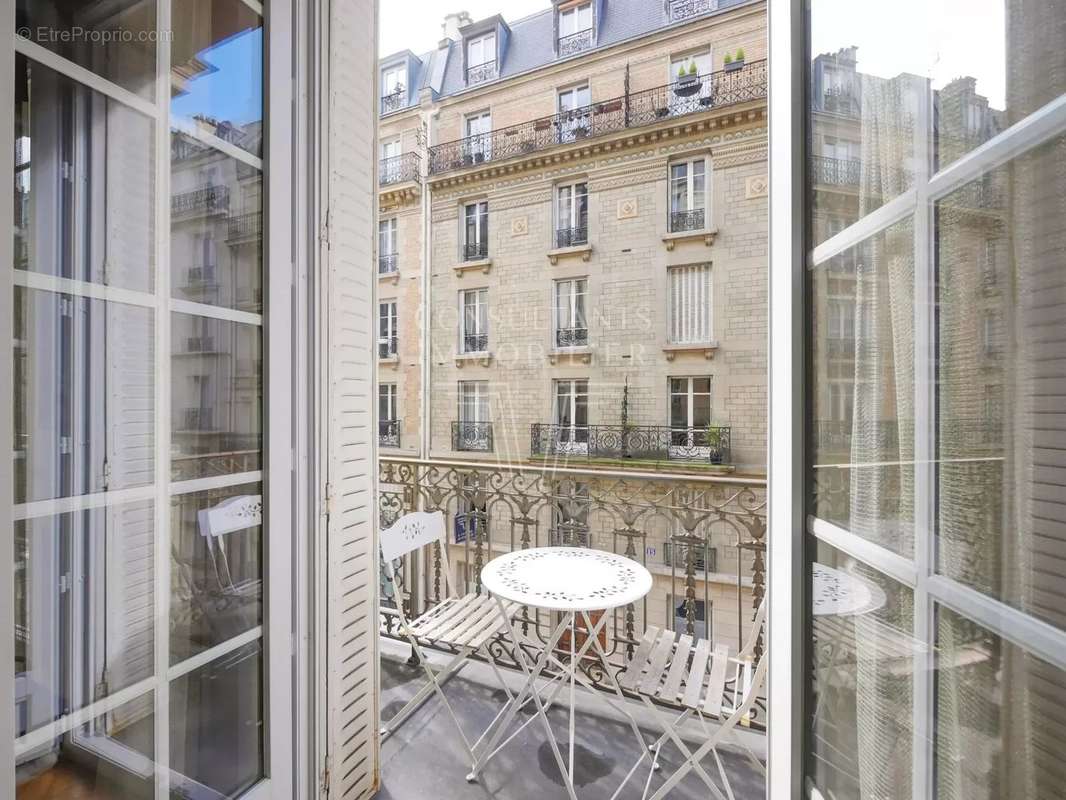 Appartement à PARIS-17E