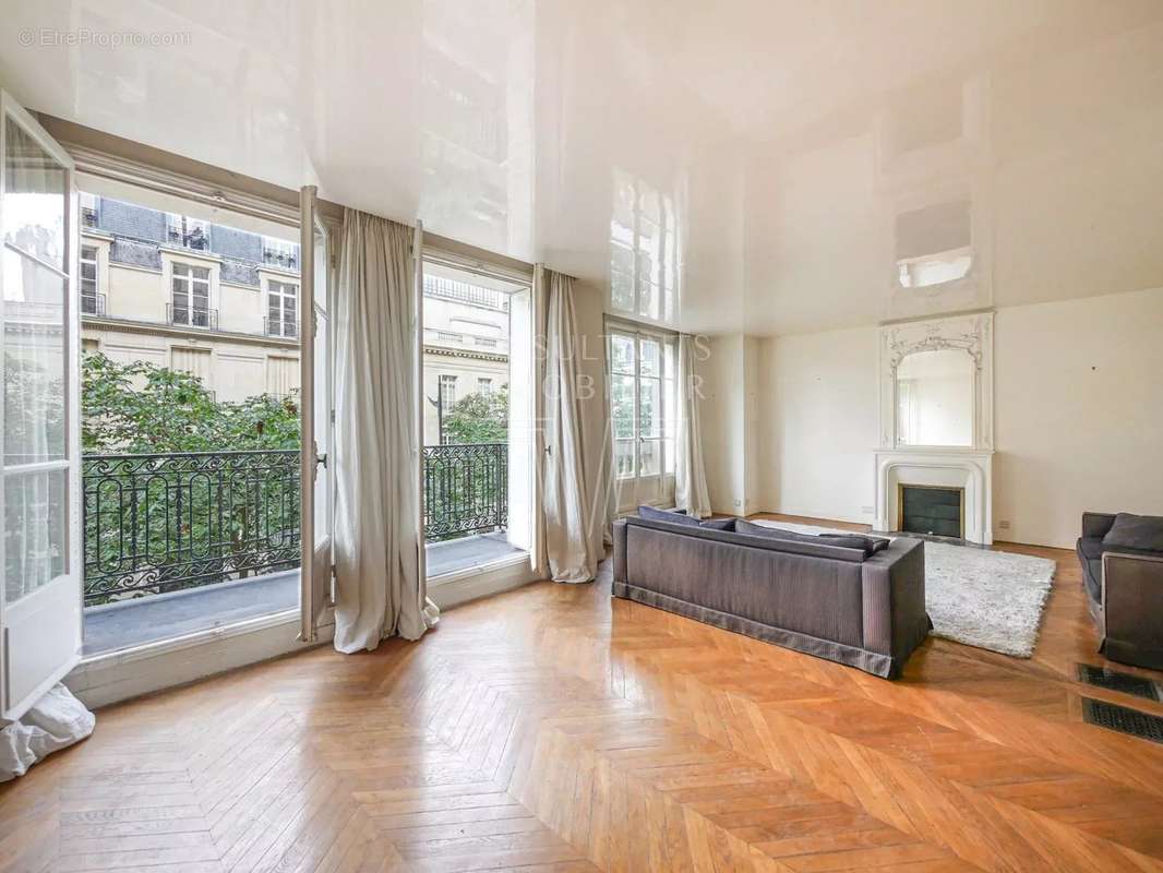 Appartement à PARIS-7E