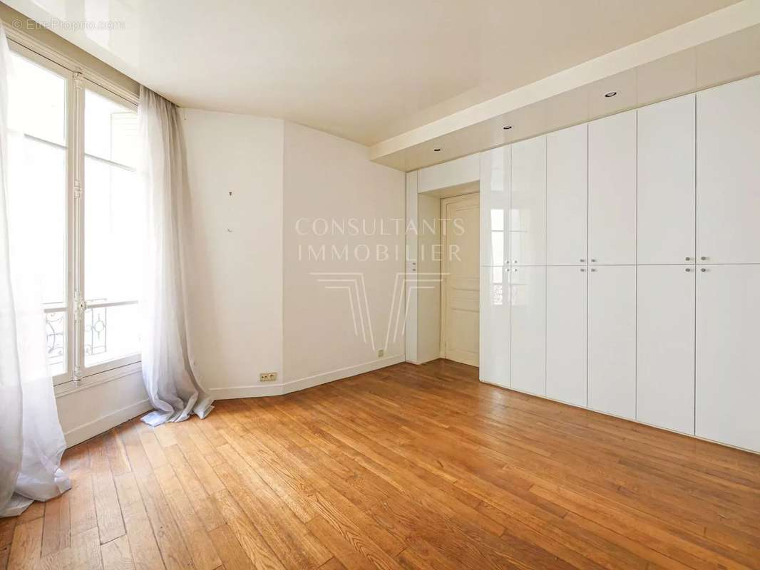 Appartement à PARIS-7E