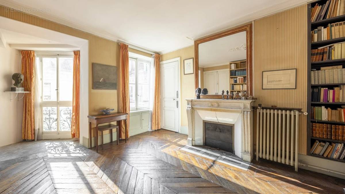 Appartement à PARIS-7E