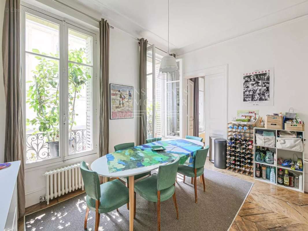 Appartement à PARIS-16E