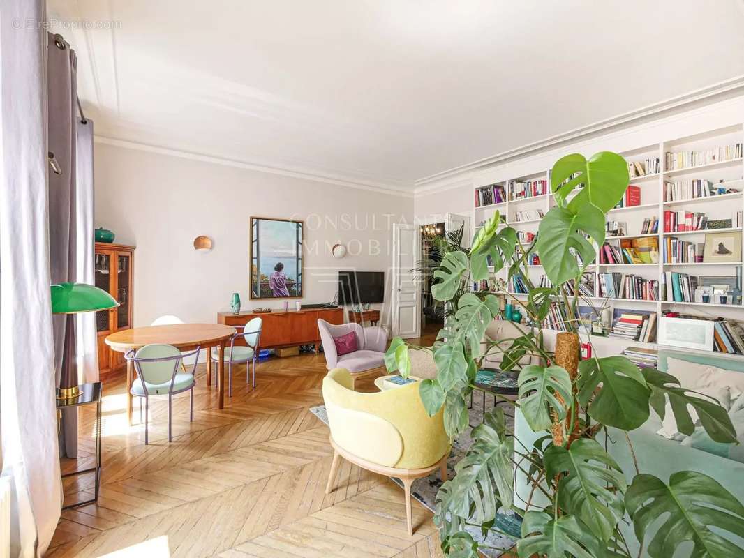 Appartement à PARIS-16E