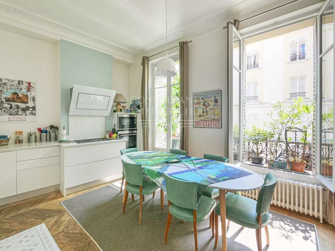 Appartement à PARIS-16E