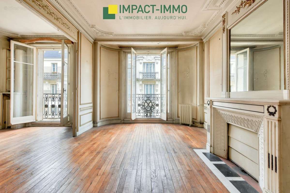 Appartement à PARIS-16E