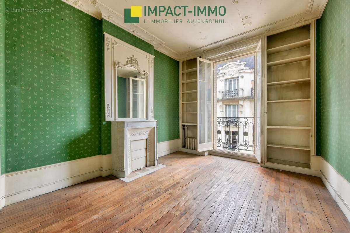 Appartement à PARIS-16E