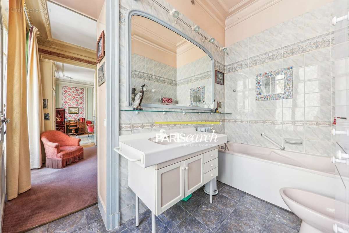 Appartement à PARIS-16E