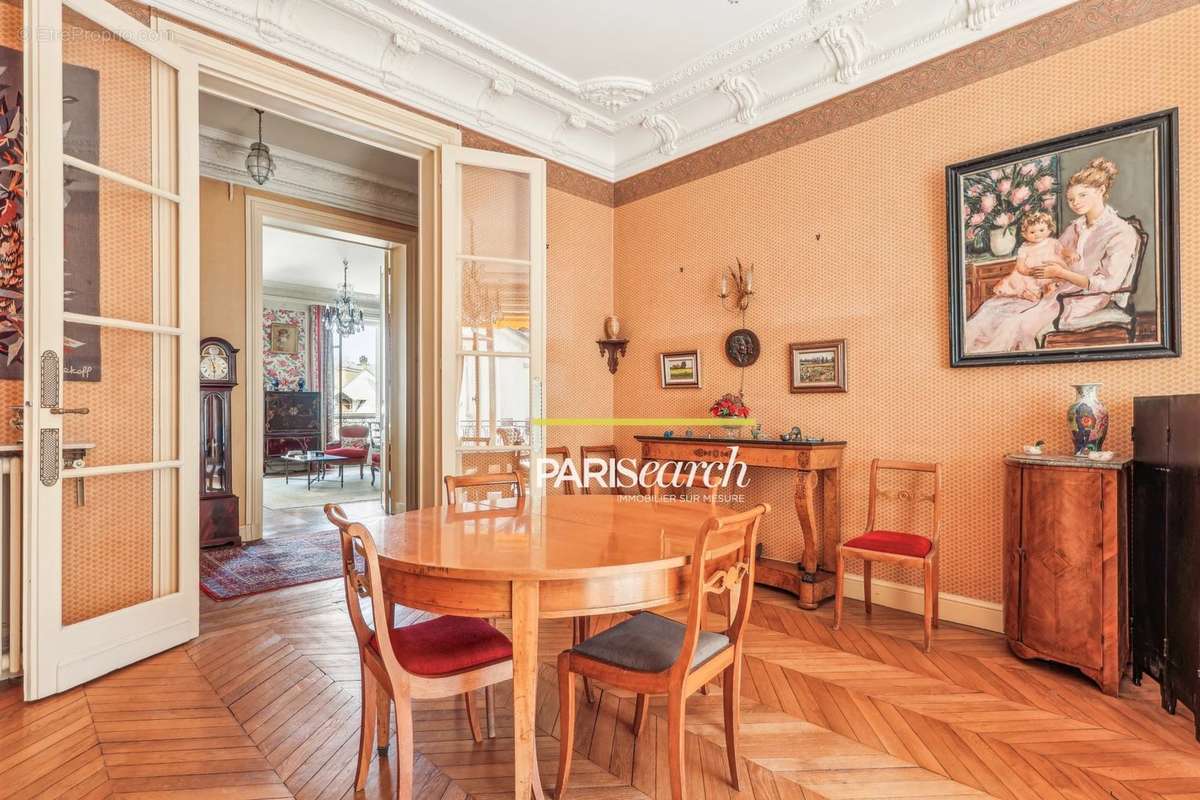 Appartement à PARIS-16E