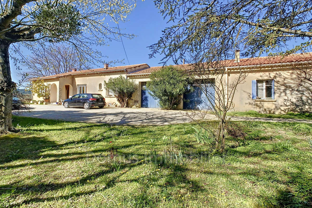 Maison à PERNES-LES-FONTAINES