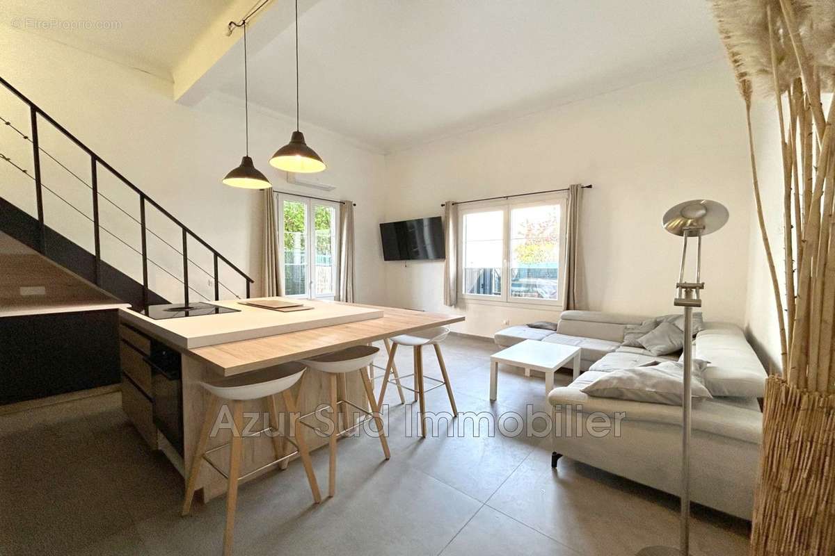 Appartement à VALLAURIS