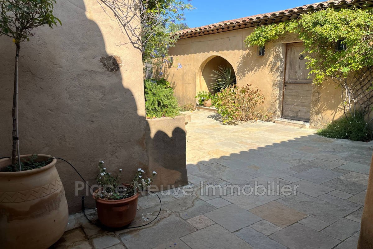 Maison à LA GARDE-FREINET