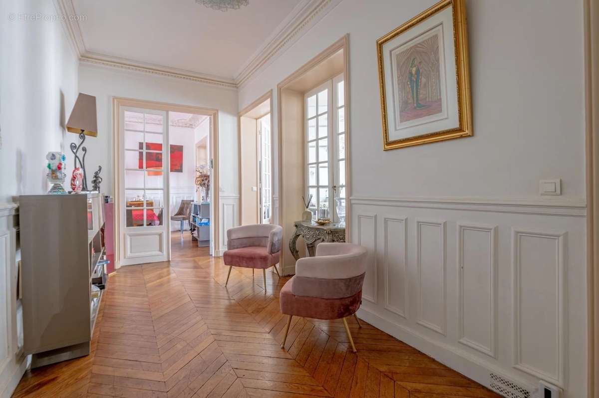 Appartement à PARIS-16E