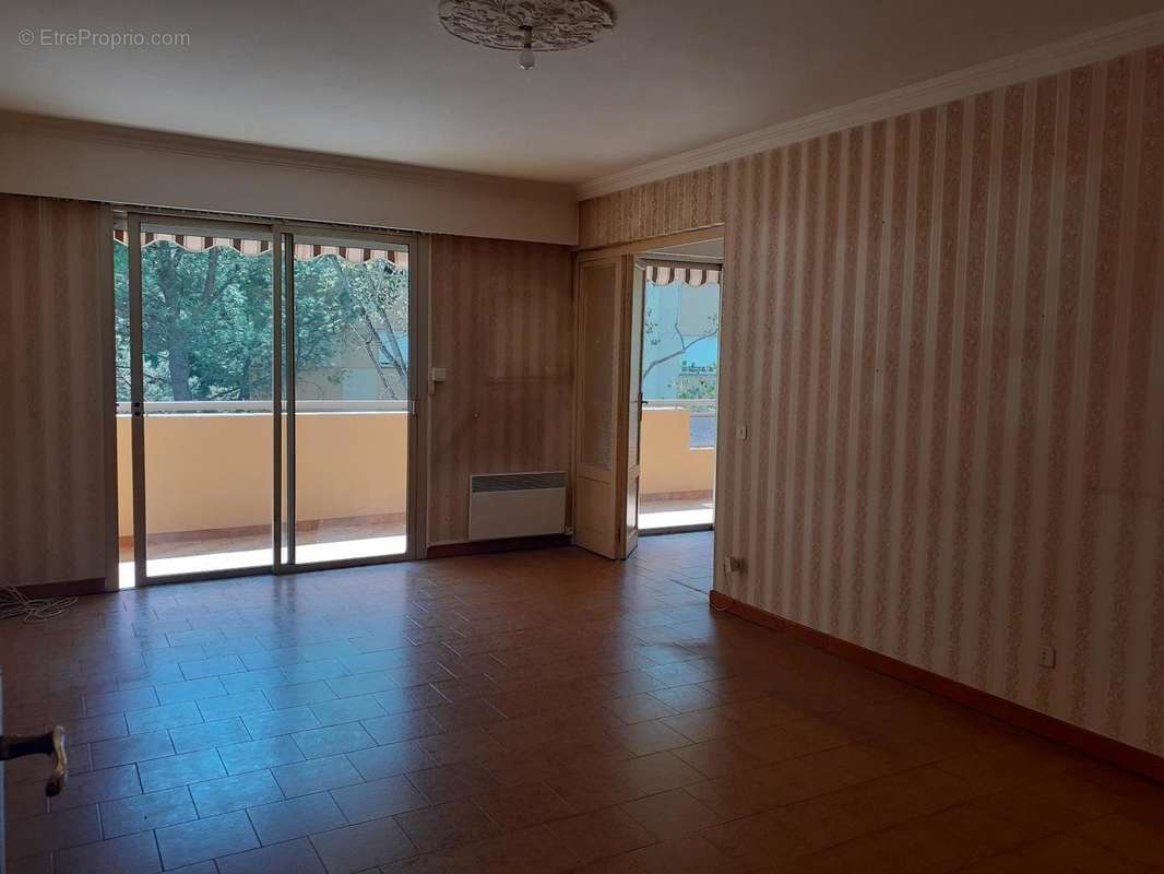   - Appartement à DRAGUIGNAN