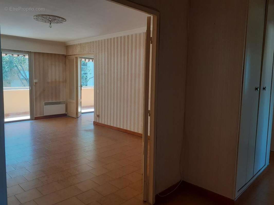   - Appartement à DRAGUIGNAN