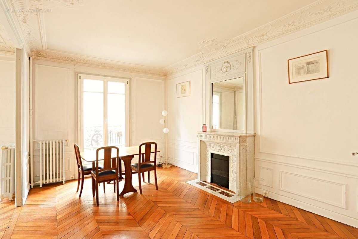 Appartement à PARIS-18E