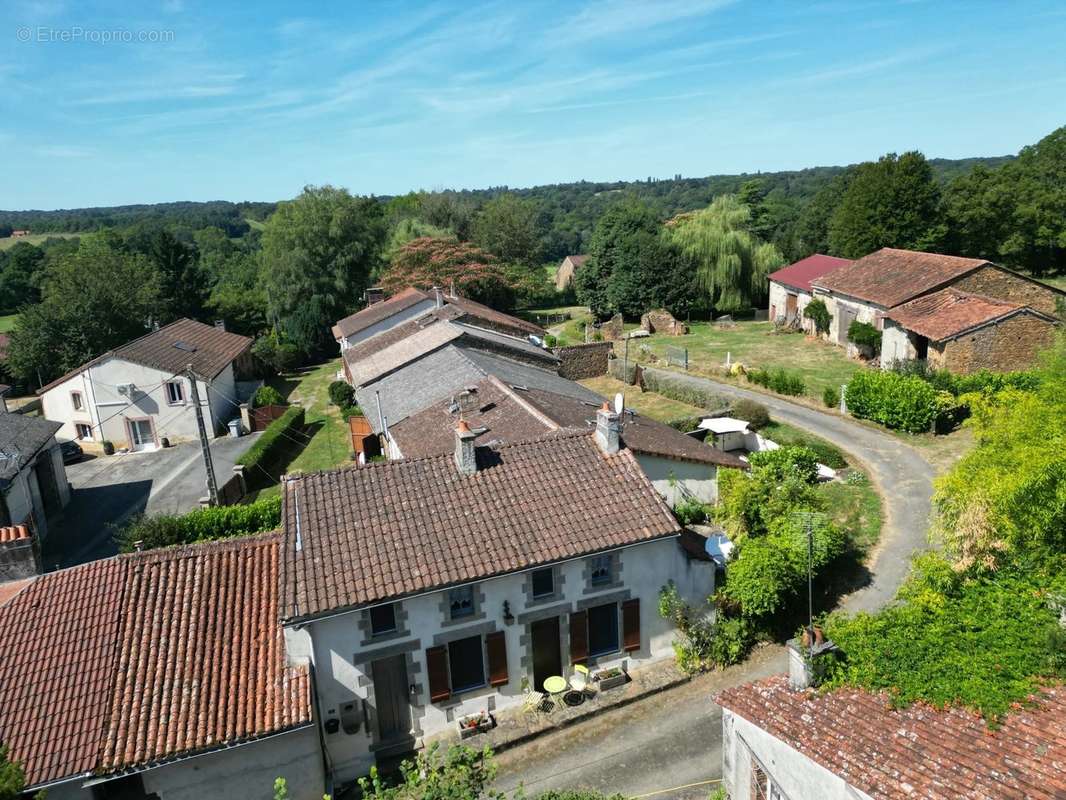 Maison à BUSSIERE-POITEVINE