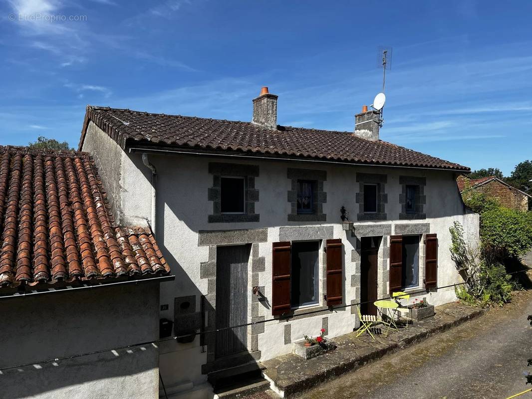 Maison à BUSSIERE-POITEVINE