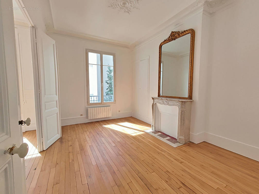 Appartement à PARIS-7E