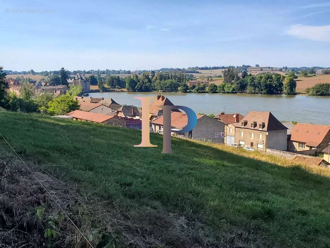 Terrain à LA CLAYETTE