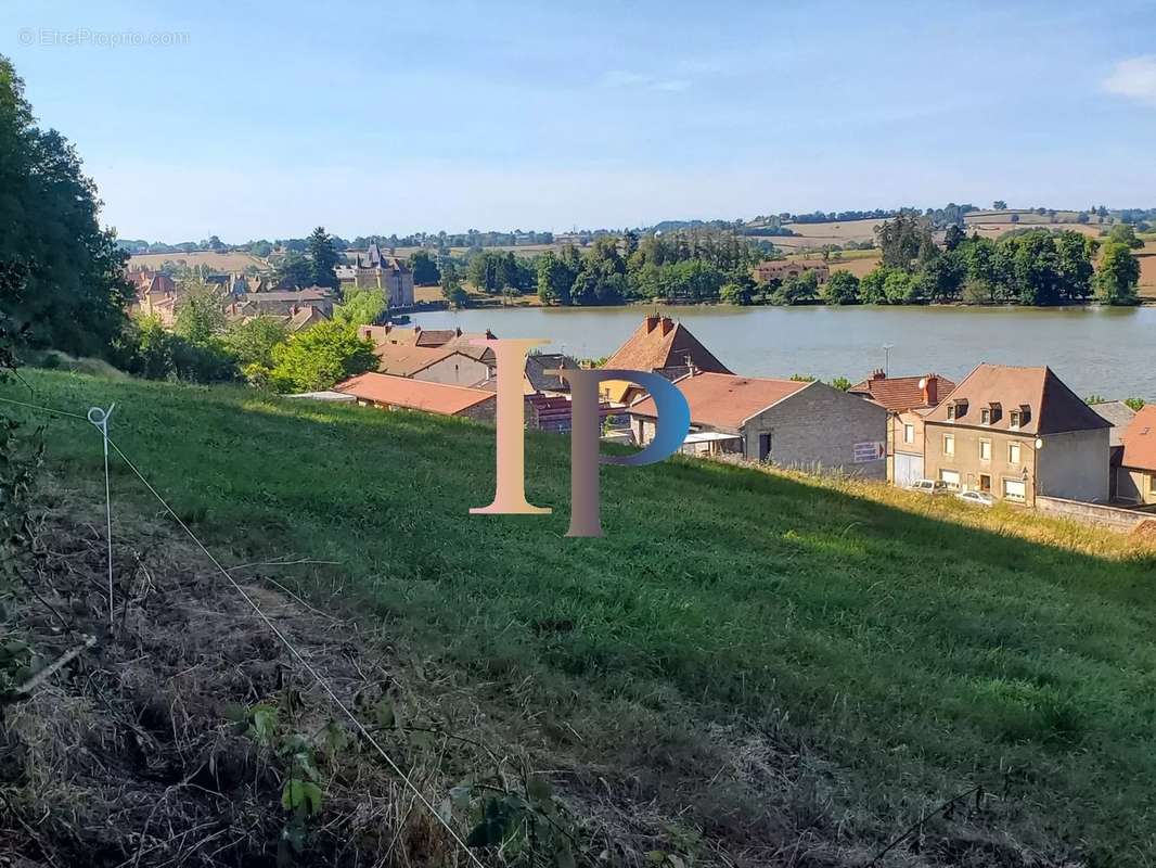 Terrain à LA CLAYETTE