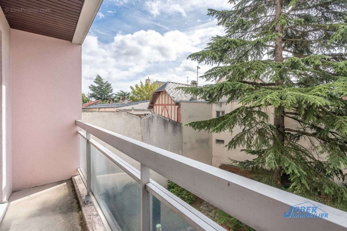 Appartement à NOGENT-SUR-MARNE