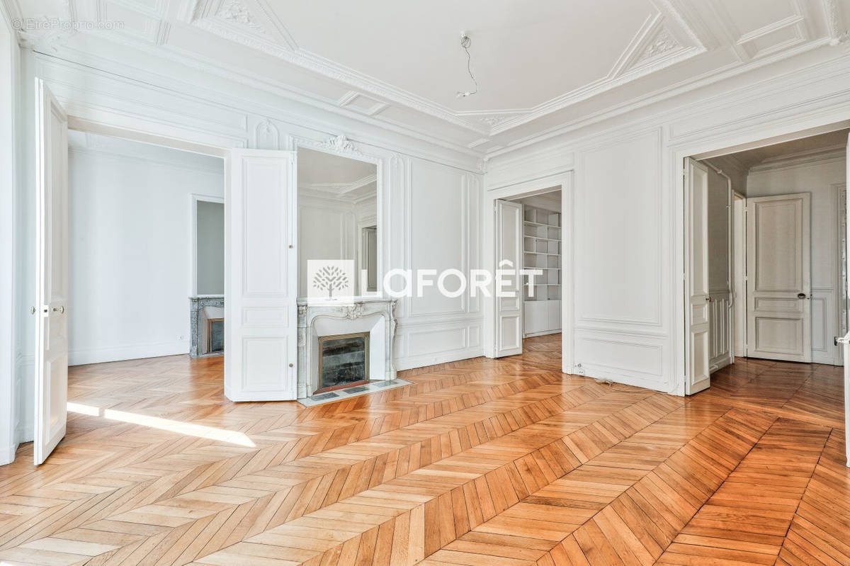 Appartement à PARIS-8E