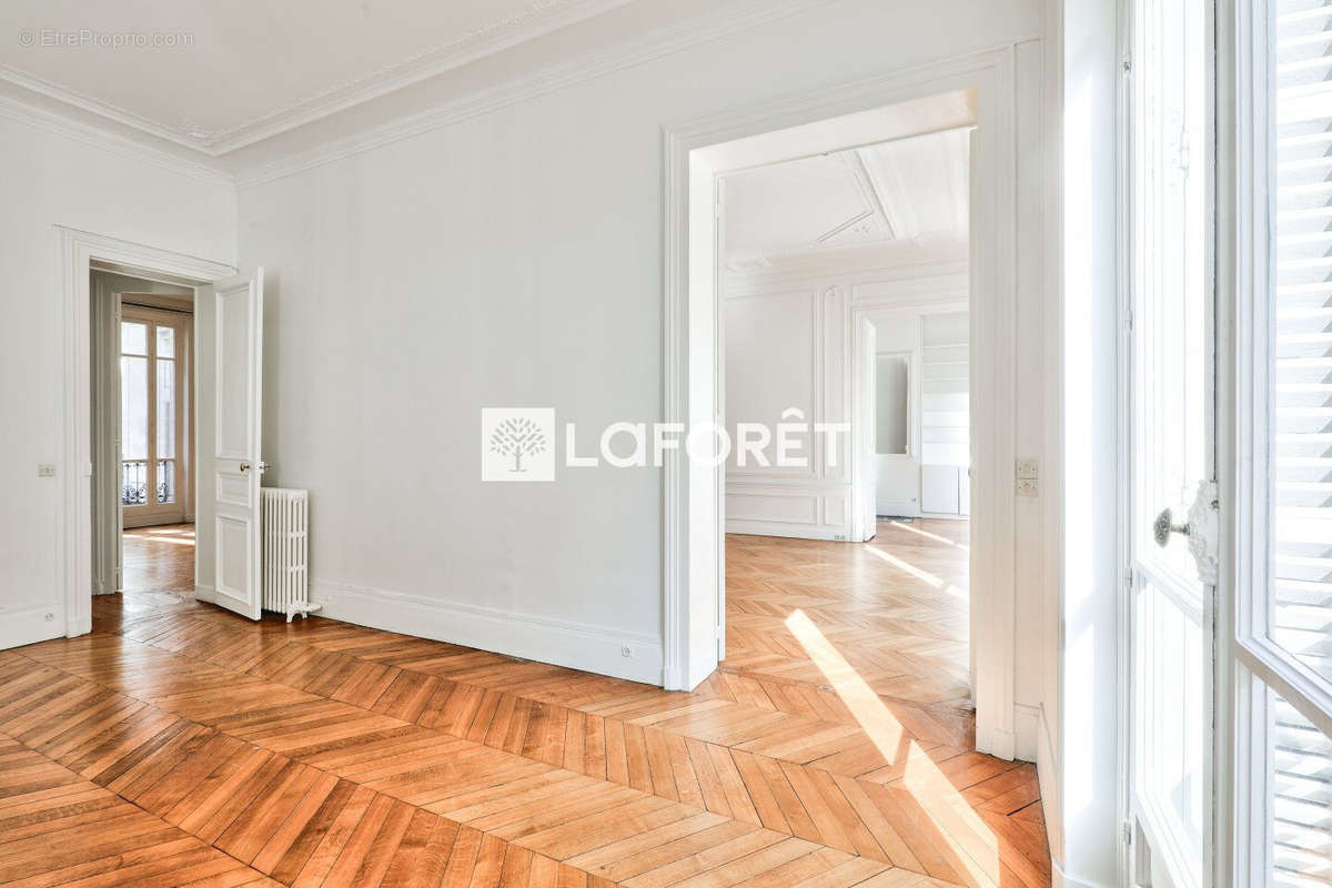 Appartement à PARIS-8E